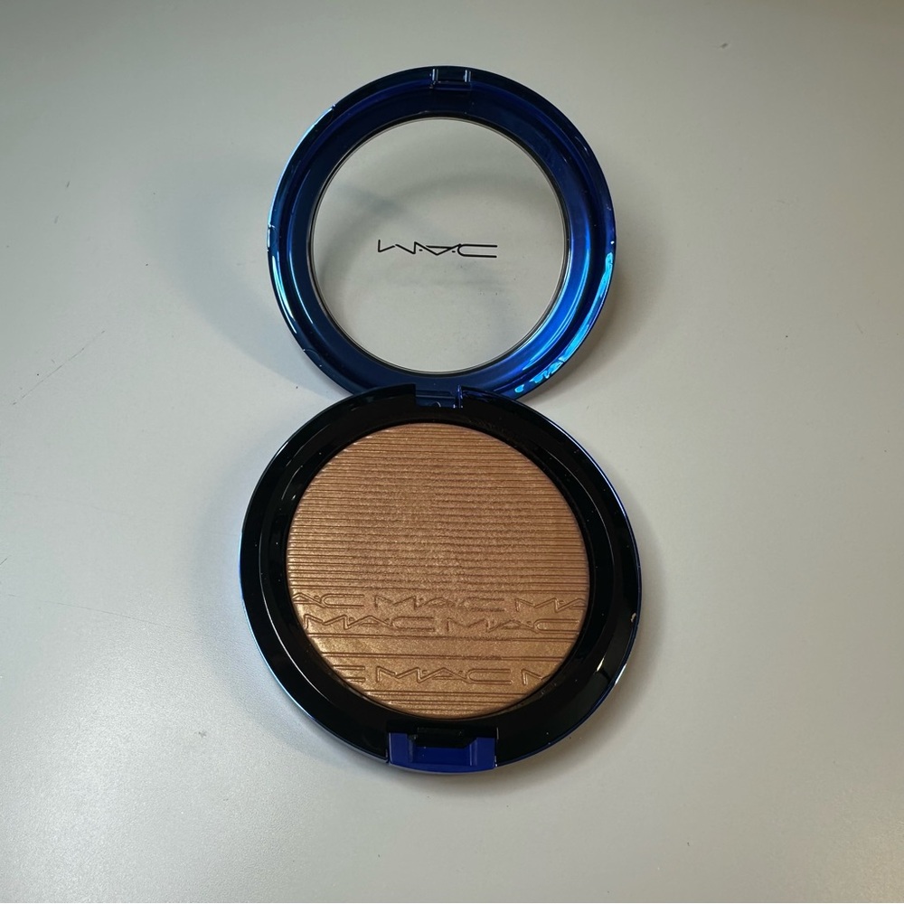 MAC Cosmetics Shaft of Gold - Bronzing Highlighter Powder - Warm Gold